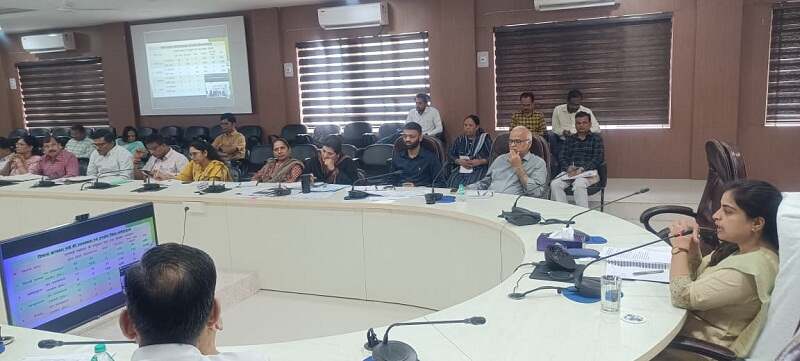 गरिमामई ढंग से किया जाए मध्य प्रदेश स्थापना दिवस का आयोजन कलेक्टर सुश्री सोनिया मीना (7)