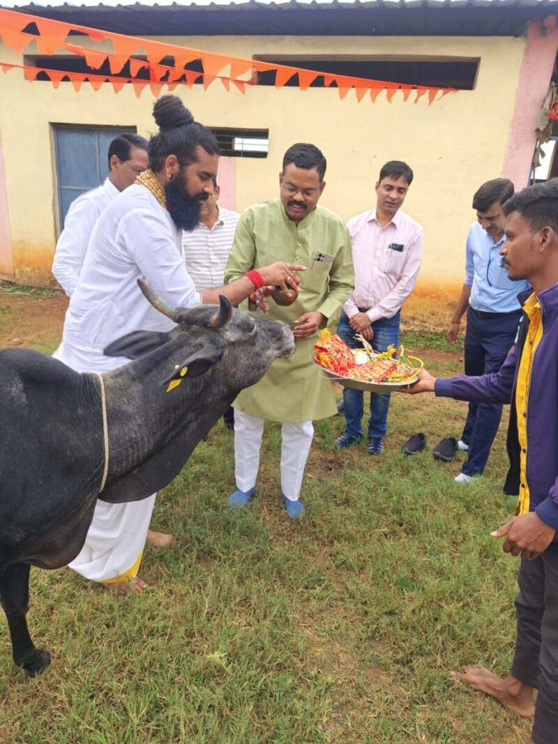 गोपाष्टमी पर गो पूजन का कार्यक्रम संपन्न (2)