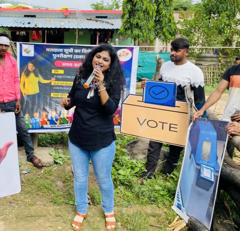 एसआईआर की आई है बारी , अब सही मतदाता सूची होगी जारी – सारिका (4)