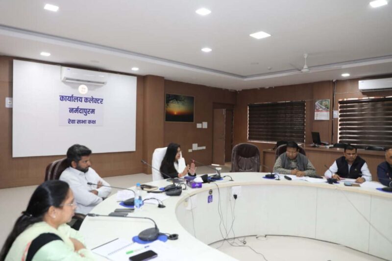 पात्र विद्यार्थियों को छात्रवृ