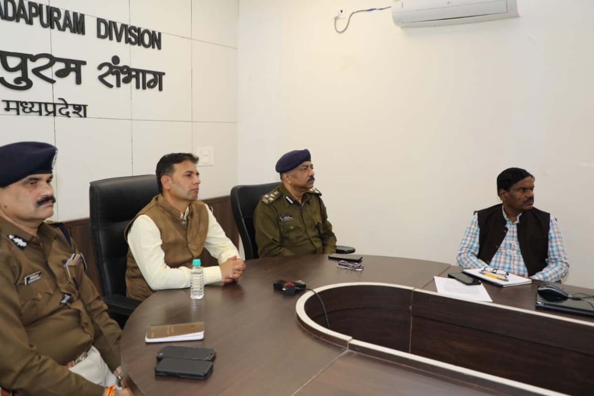 प्रदेश के सभी शहरों में गीता भवन बनाए