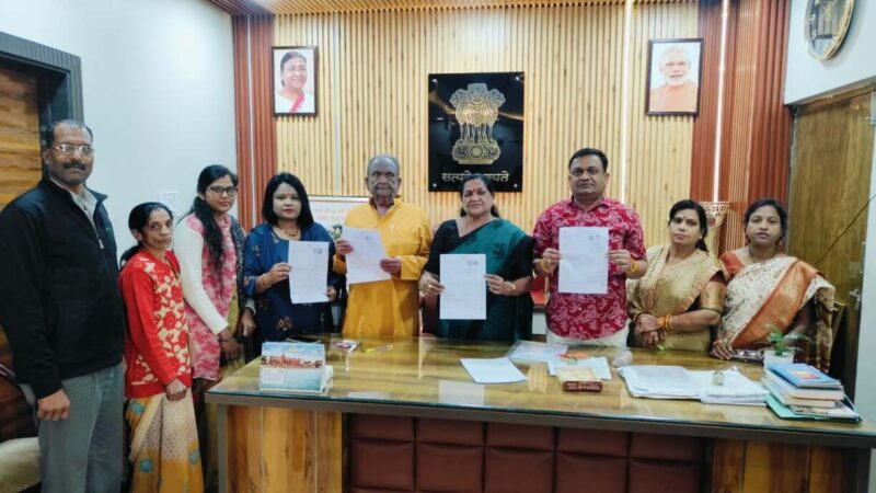 राज्यसभा सांसद माया नारोलिया ने भरा SIR फॉर्म, जागरूक मतदाताओं से सहयोग की अपील (1)