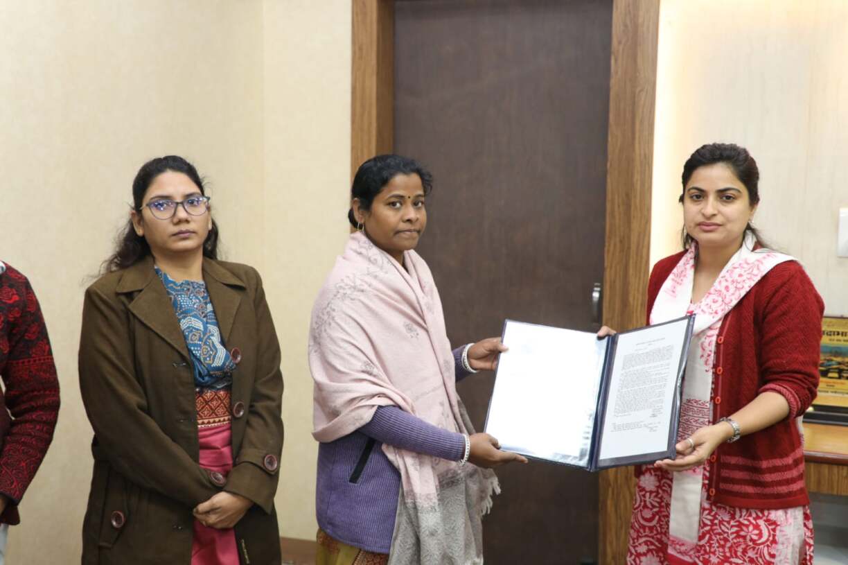 कलेक्टर सोनिया मीनायुक्ति पत्र