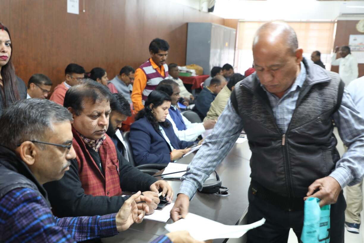 जनसुनवाई में 75 आवेदनों पर ह(3)