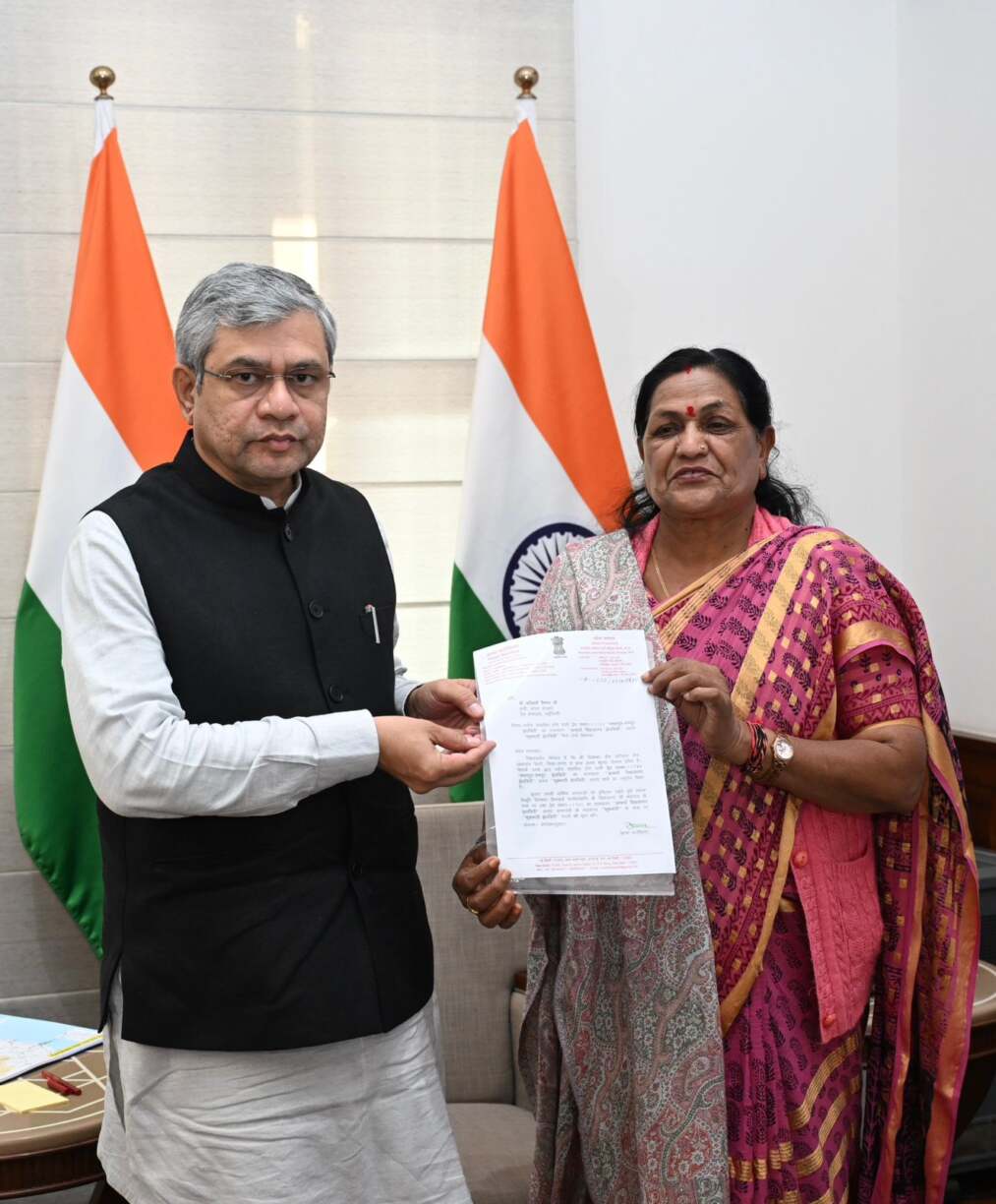 राज्यसभा सांसद श्रीमती माया )