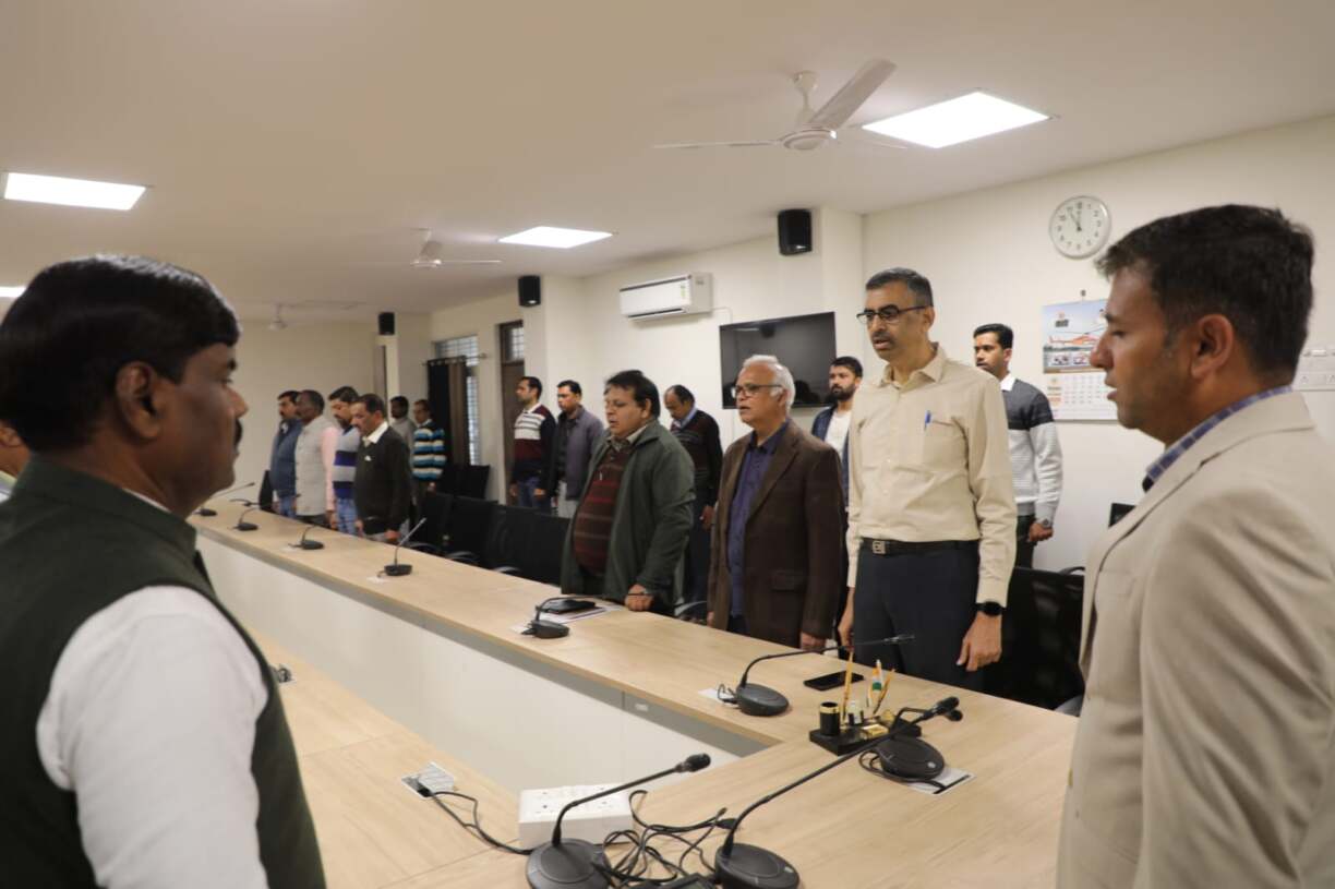 आयुक्त कार्यालय में हुआ वंदे मातरम का गायन (5)