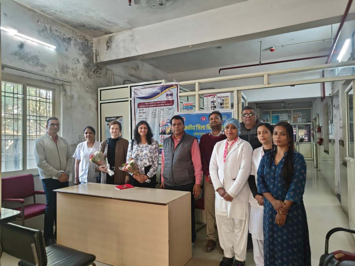 एनएचएम भोपाल की टीम न)