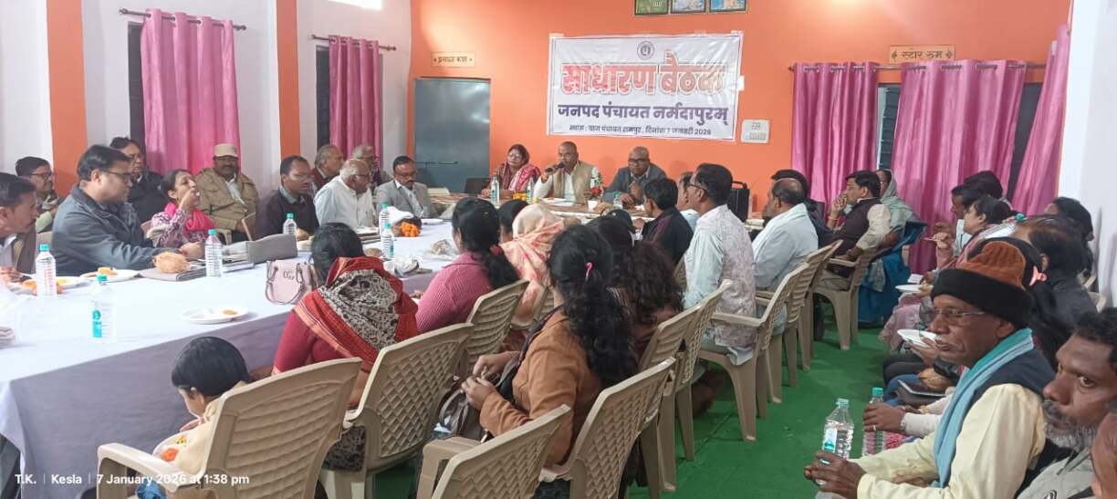 ग्राम पंचायत रामपुर में जनपद पंचायत नर्मदापुरम की सामान्य सभा की बैठक संपन्न (2)