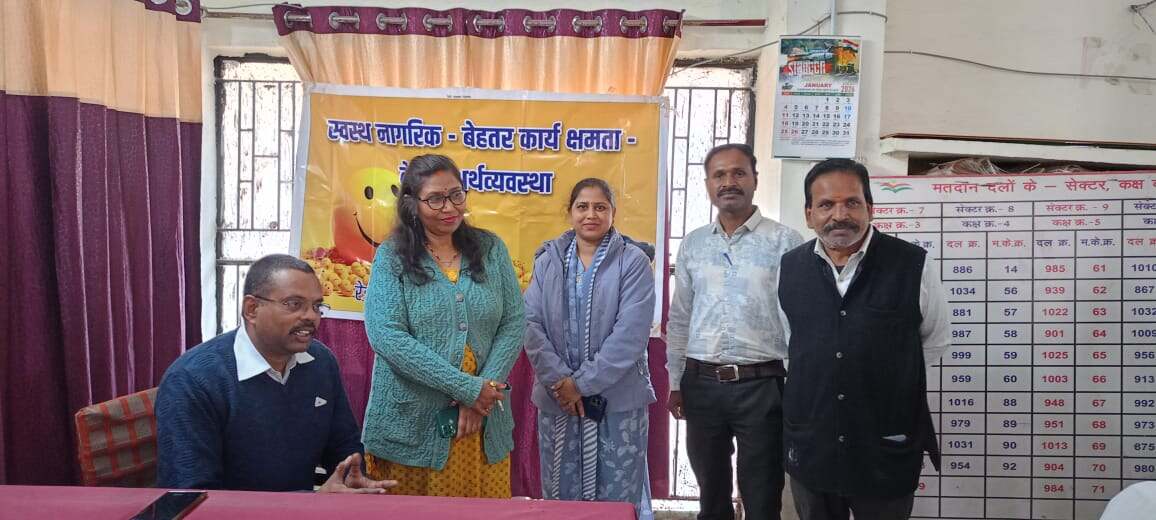 जनपद पंचायत के स्_वास्_थ कर्मचारियों का हुआ स्_वास्_थ परिक्षण