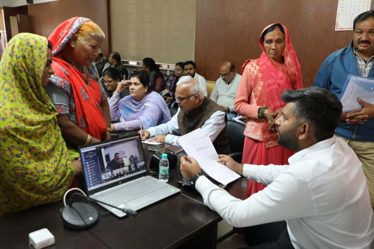 जनसुनवाई में 71 आवेदनों