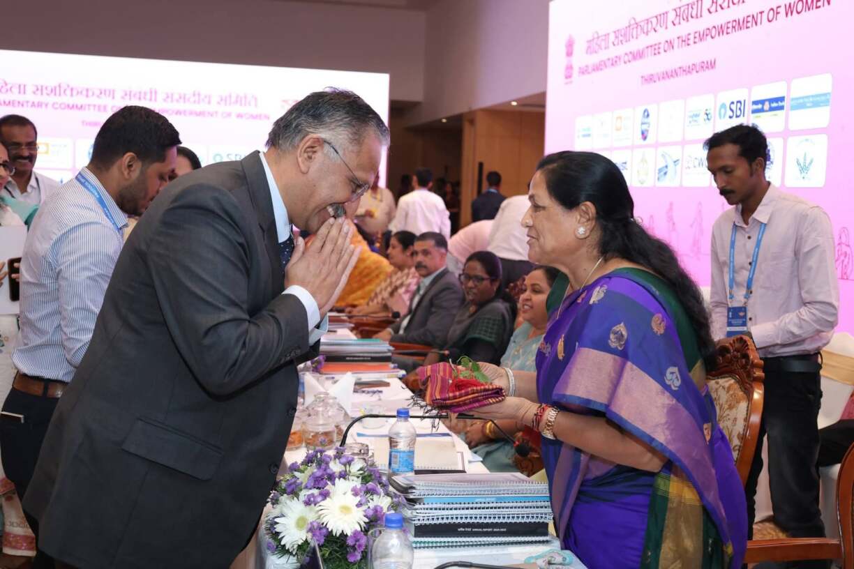 तिरुवनंतपुरम में महिला सशक्तिकरण संसदीय समिति की बैठक में (1)