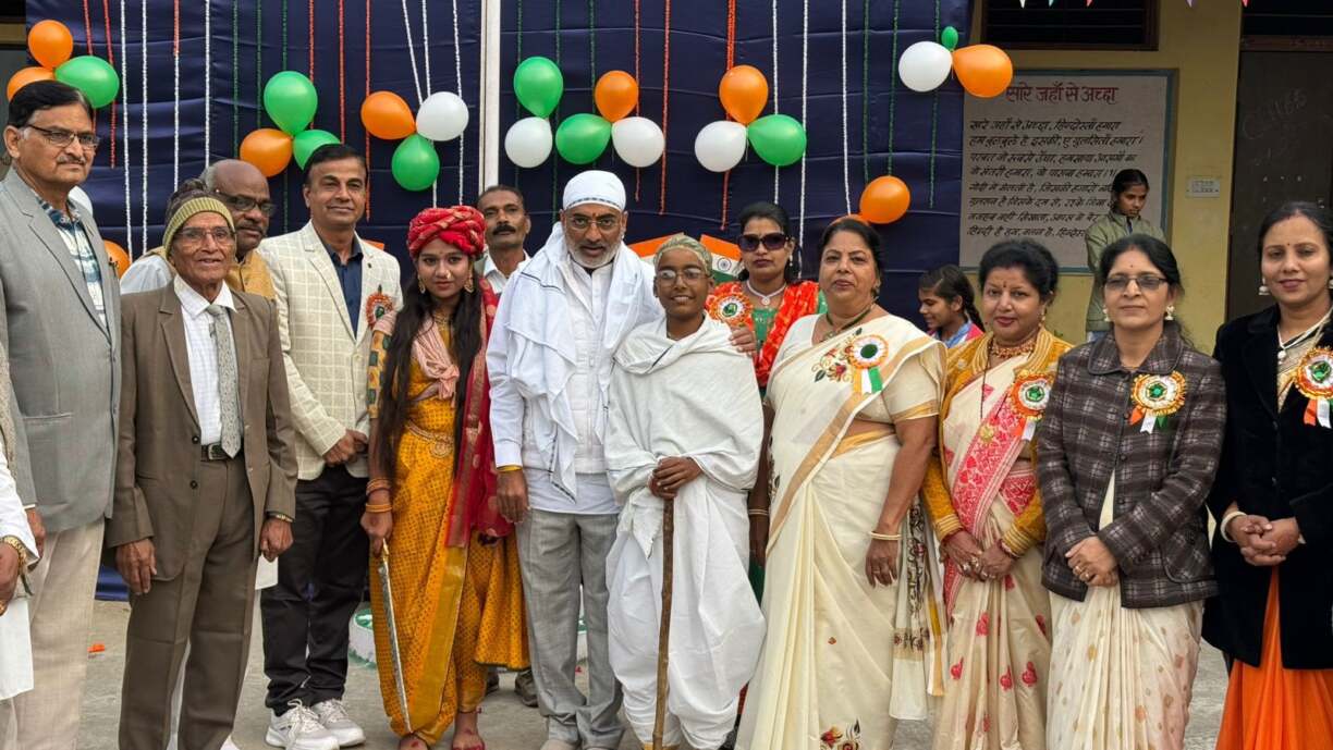 सांसद श्री दर्शन सि4)