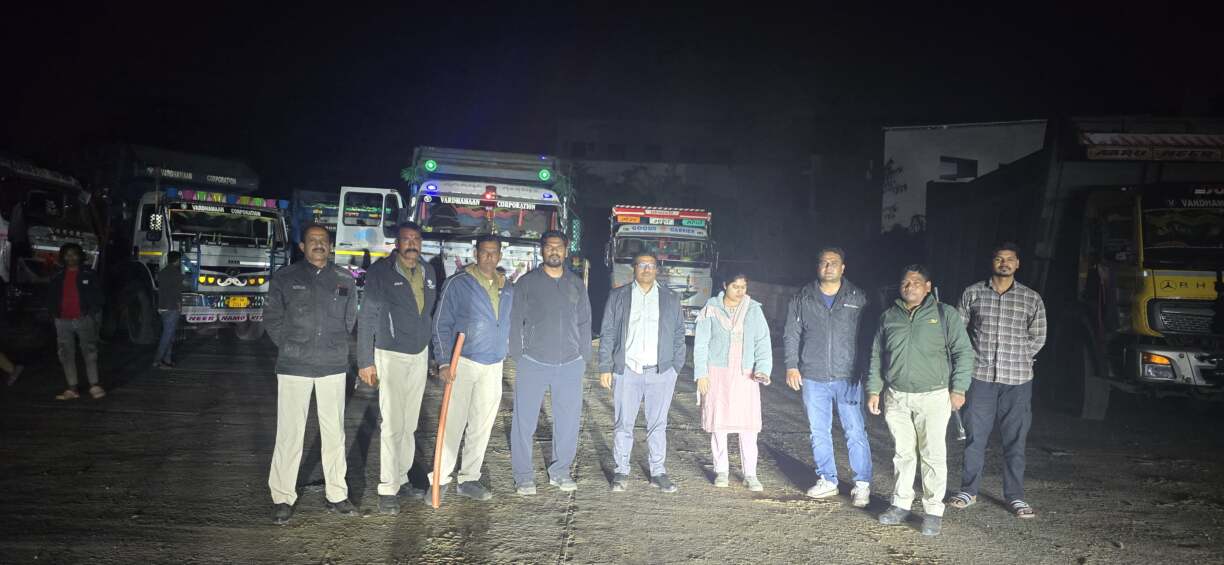 अवैध खनन पर जिला प्रशासन की कार्रवाई, रेत का ओवरलोड परिवहन करते 9 डम्पर जप्त, (2)