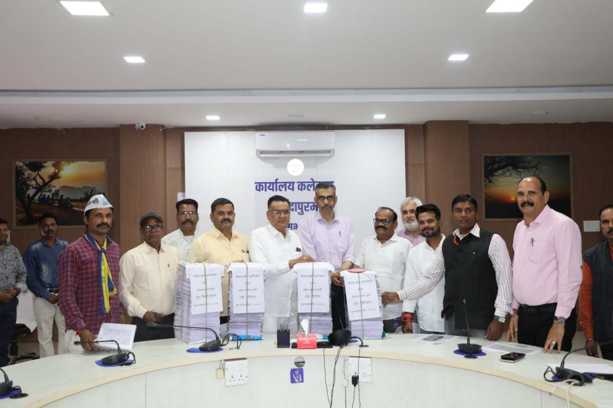 एसआईआर 2026 मान्यता प्राप्त राजनीतिक दलों के पदाधिकारियों के साथ बैठक संपन्न (2)