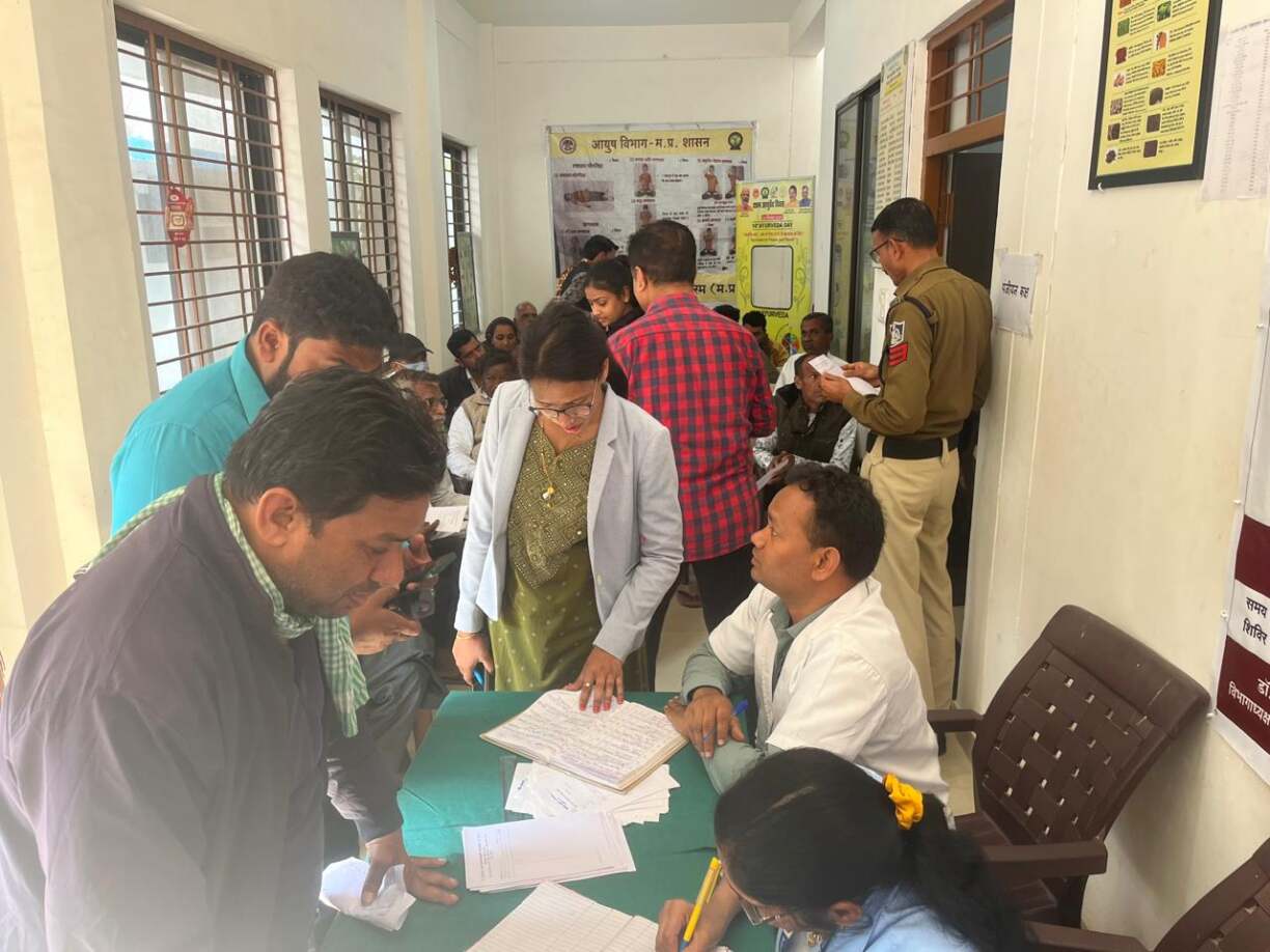 नर्मदापुरम में निःशुल्क आयुर्वेद एनोरेक्टल चिकित्सा शिविर सम्पन्न (2)