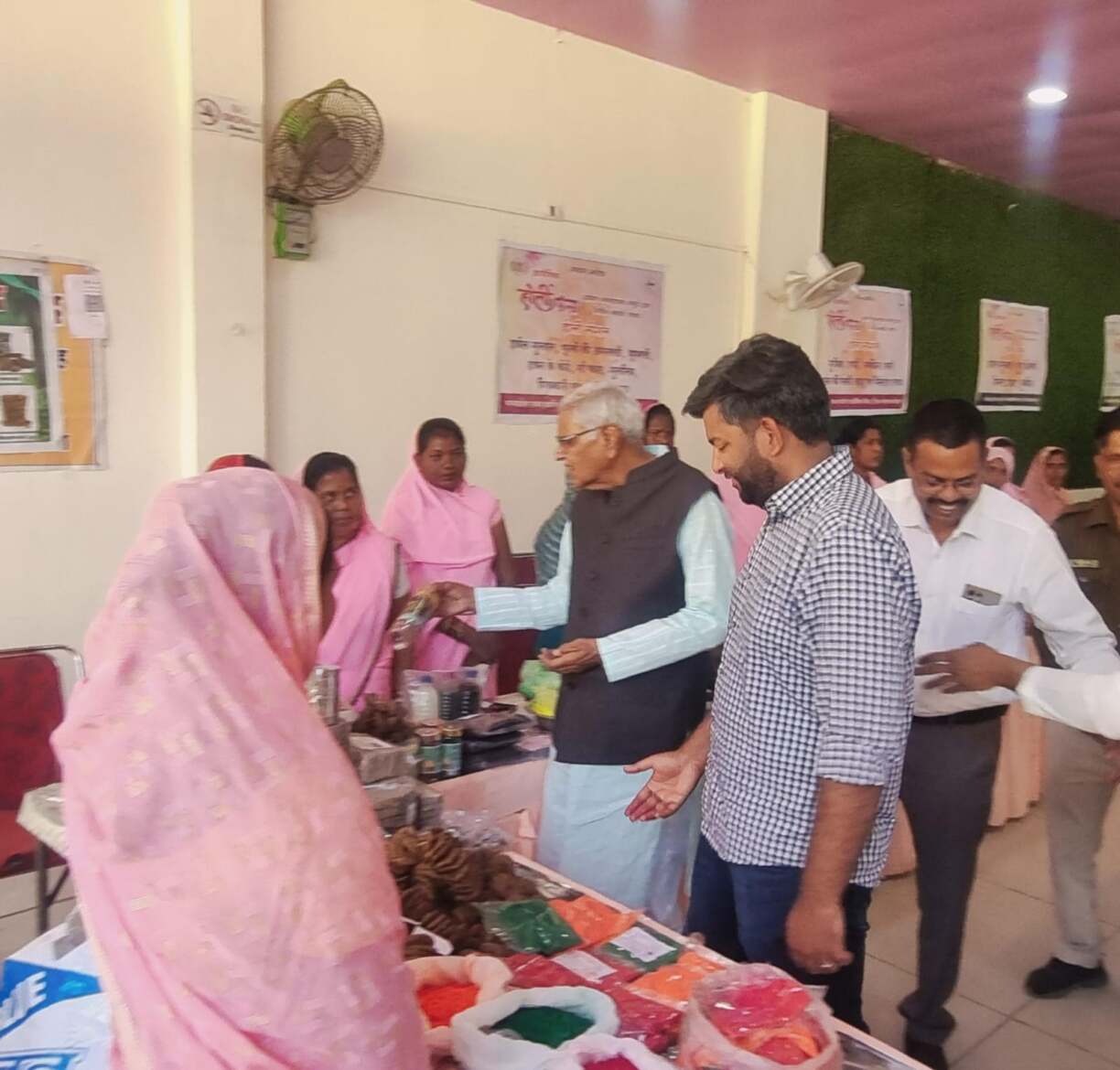 नर्मदापुरम में ‘संभाग स्तरीय आजीविका होली मेला’ का भव्य शुभारंभ (1)