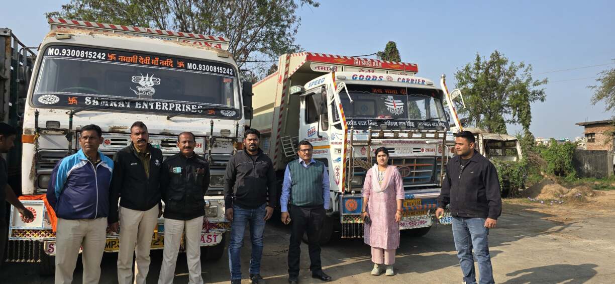 रेतगिट्टी का अवैध परिवहन करते 08 वाहन जप्_त (1)