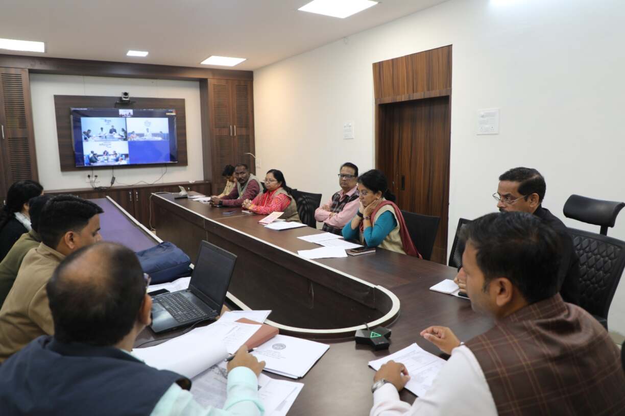 सभी कलेक्टर्स रोजगार उ2)