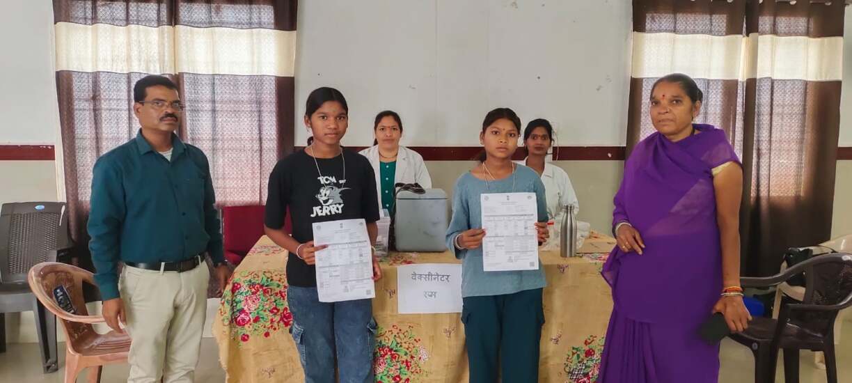 सर्वाइकल कैंसर रोकथाम हेतु एचपीवी टीकाकरण अभियान प्रारंभ (4)