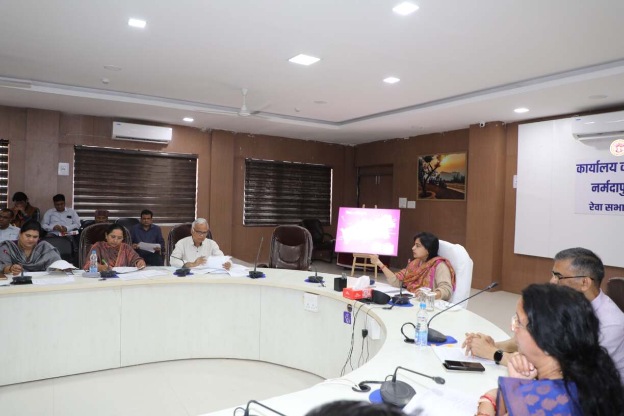 सीएम हेल्पलाइन पर शिकायतों को न4)