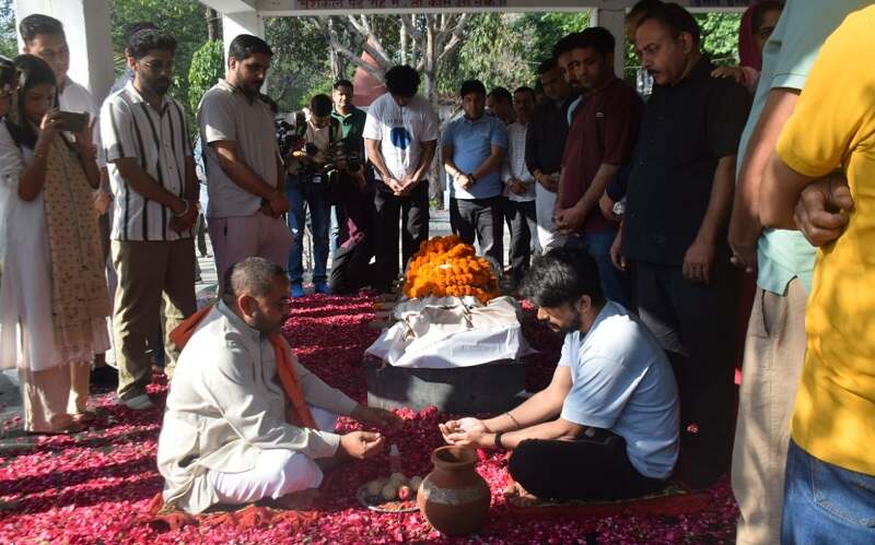 000000000-1774419744