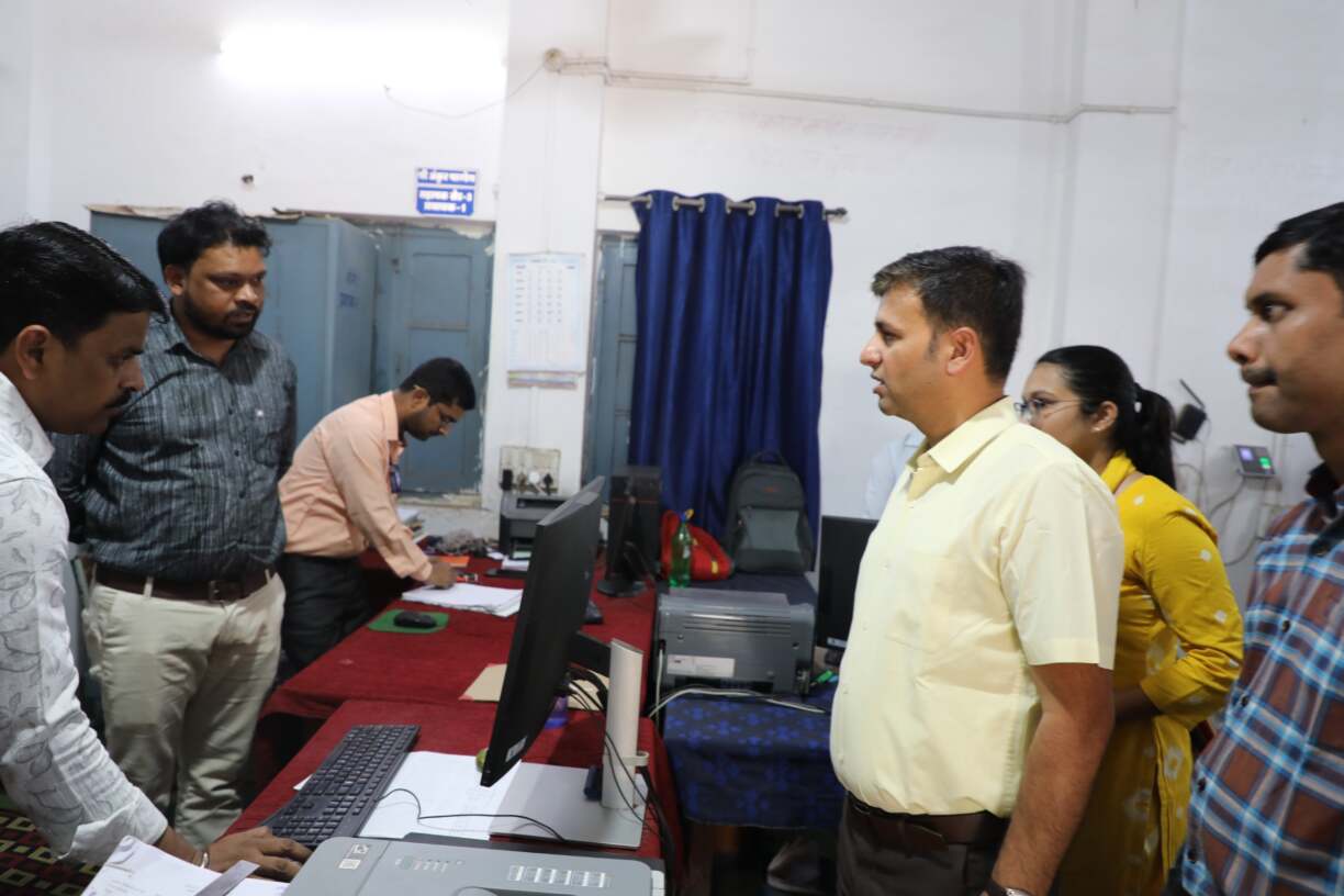 कमिश्_नर ने (2)