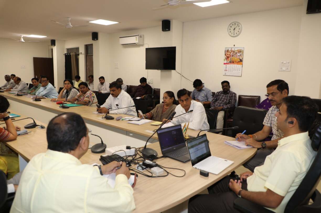 कमिश्_नर ने