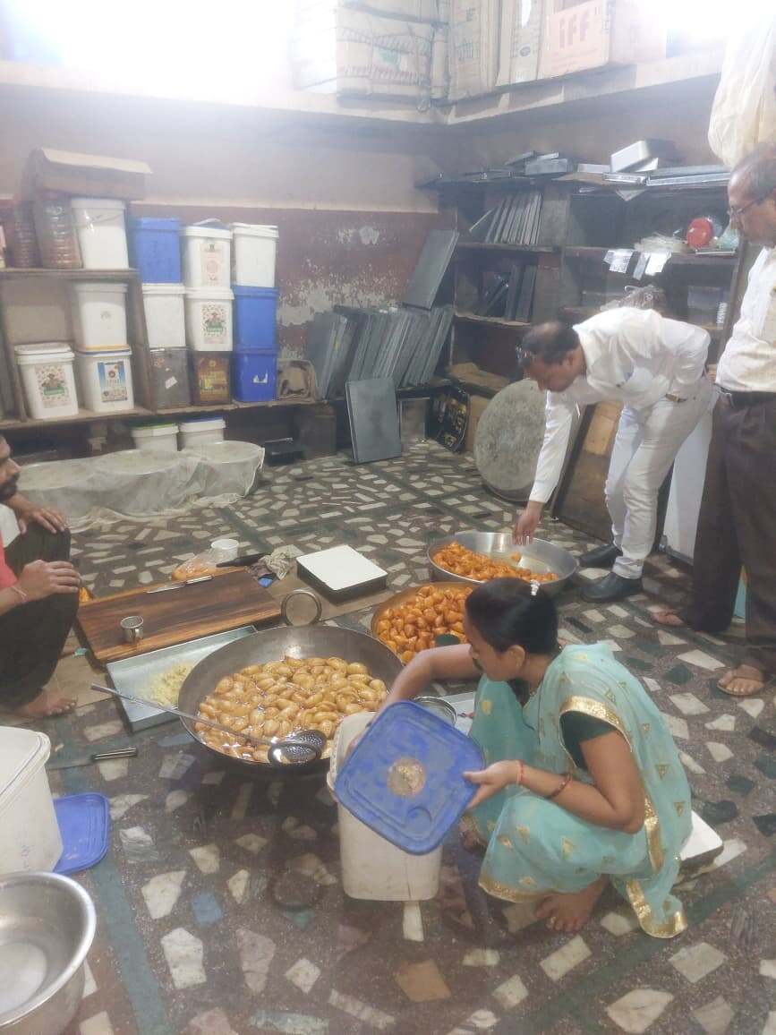 कलेक्टर के निर्देश अनुसार खाद्य सुरक्षा विभाग की सख्त कार्यवाही (3)