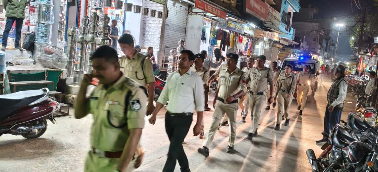 त्योहारों के मद्देनजर प्रशासन अलर्ग मार्च (5)