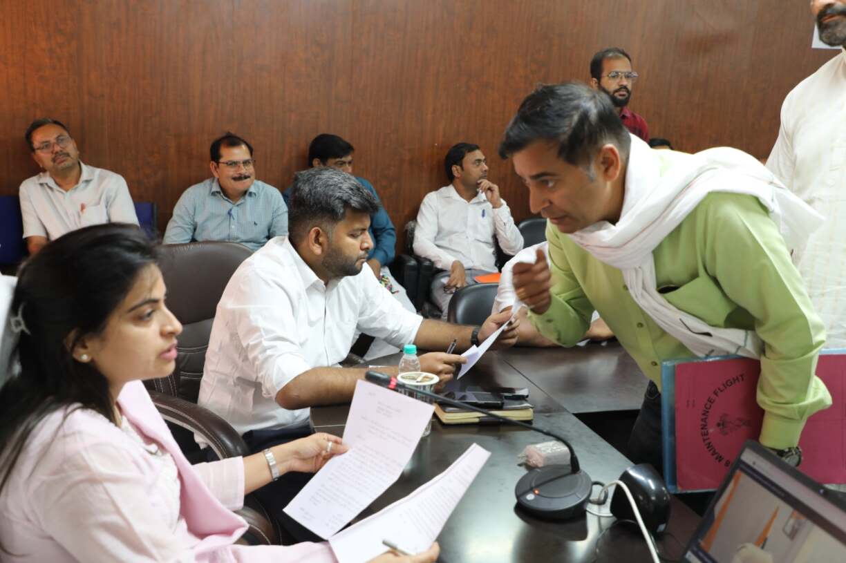 आमजन की समस्याओं पर कलेक्टर