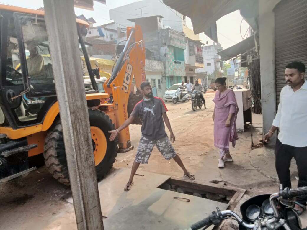 कलेक्टर श्री सोमेश मिश्रा