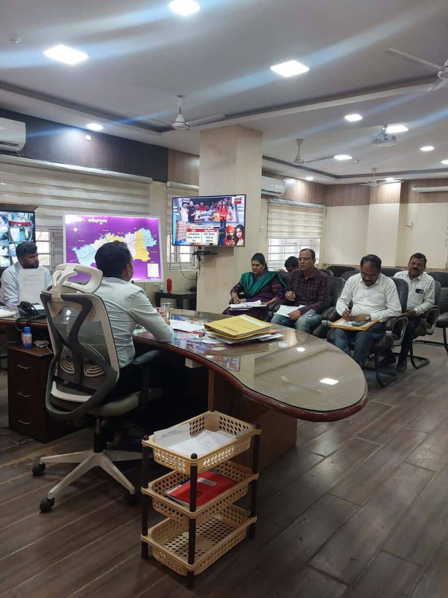 कलेक्टर सोमेश मिश्रा के निर्देशन में
