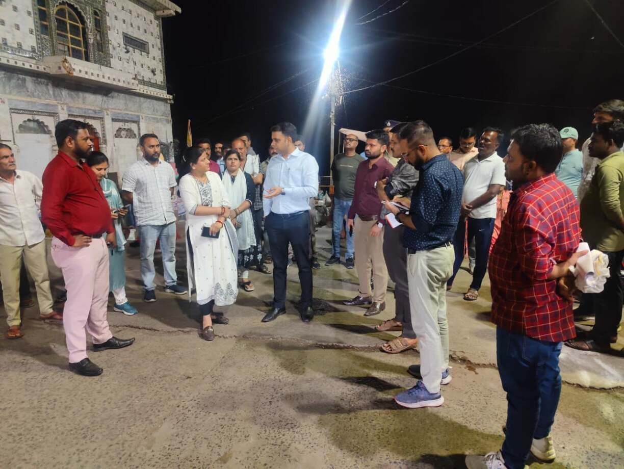 कलेक्टर सोमेश मिश्रा ने किया सेठानी घाट क्षेत्र का निरीक्षण (2)