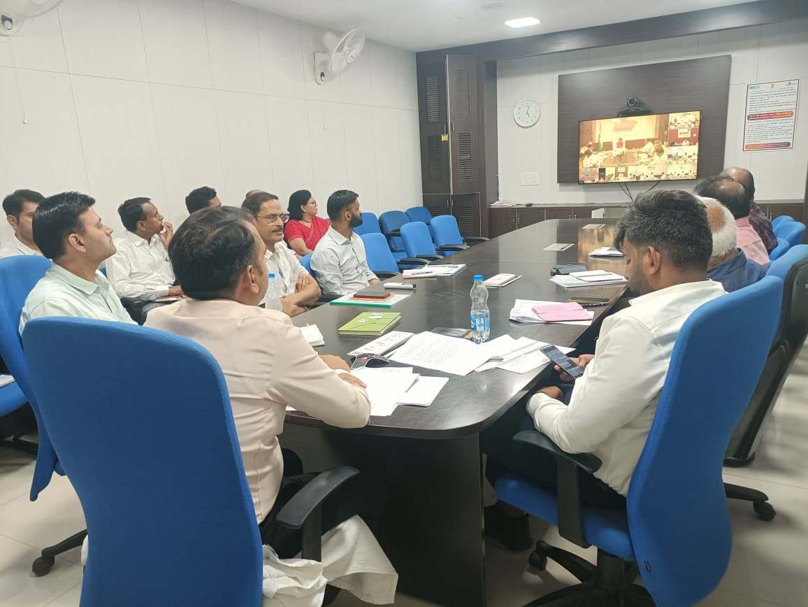 जनकल्याण के कामों में तेज़ी लायें, निरीक्षण करें, गांवों