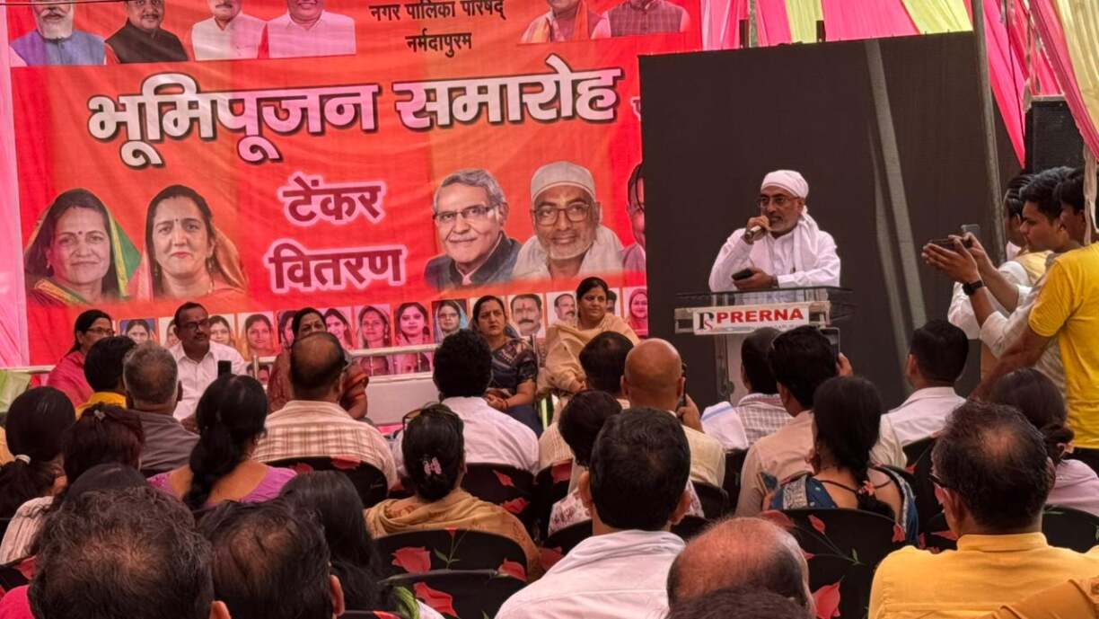 शिव कॉलोनी में सीसी रोड निर्माण कार्य का भूमिपूजन, 22 लाख रुपए के विकास कार्यों का शुभारंभ (2)