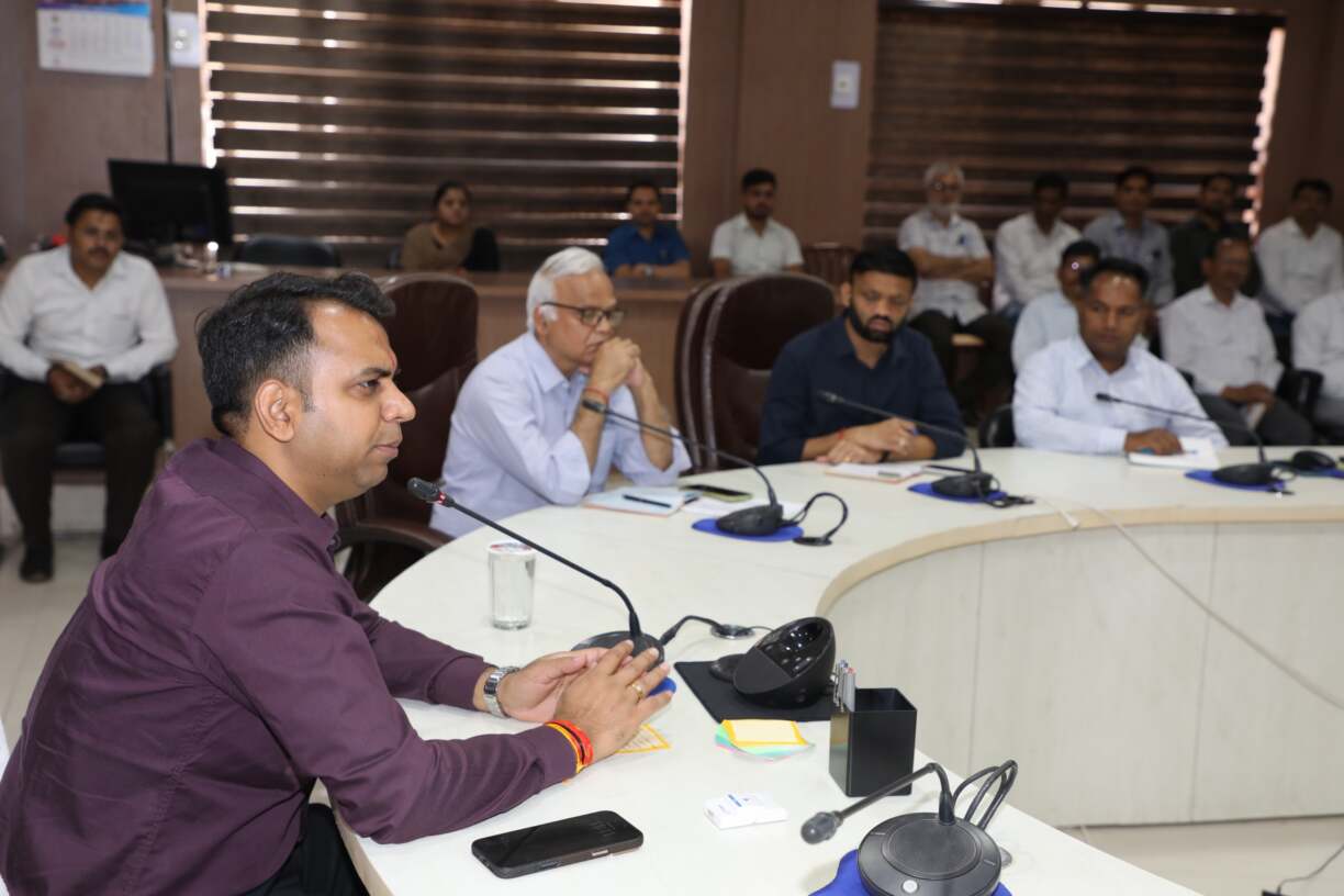 सभी अधिकारी जनसेवा और सु