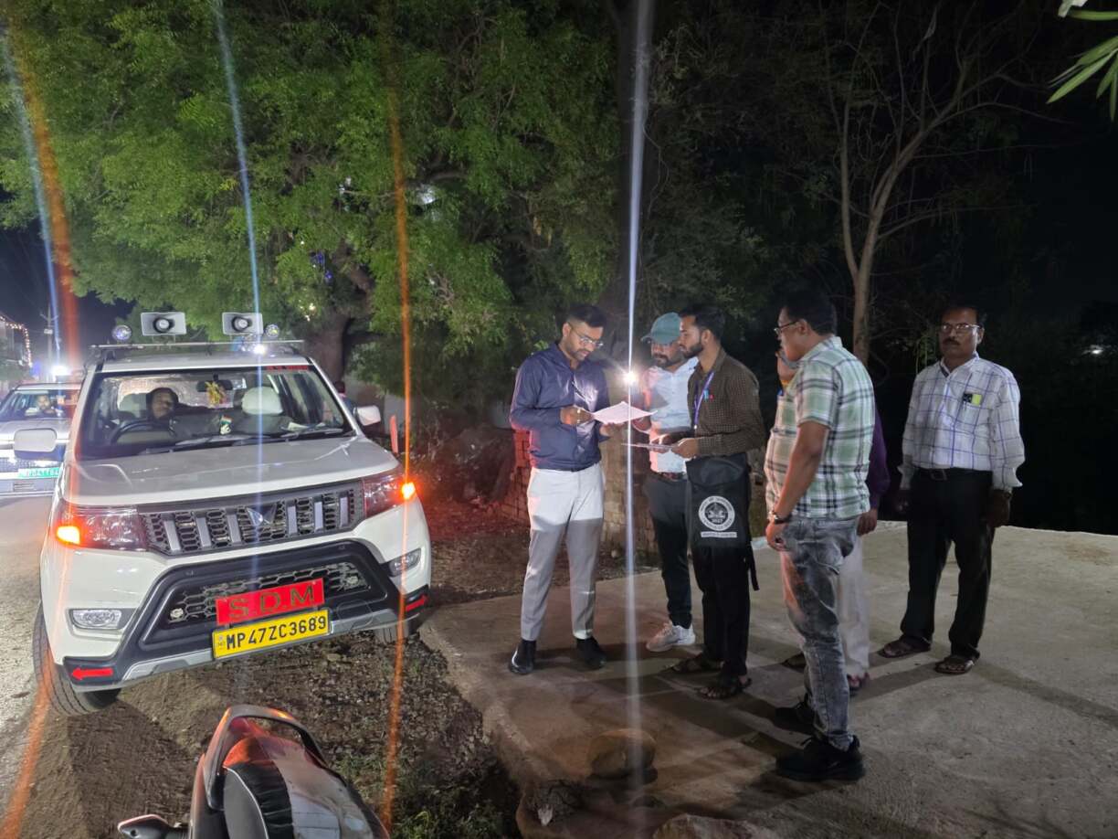 एसडीएम ने देर रात उपार्जन केन्_द्र पह(2)