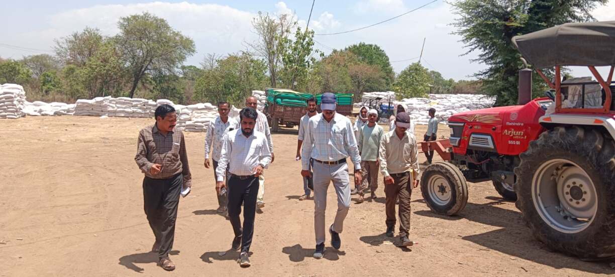 एसडीएम पिपरिया ने ग्राम सेमरीतला एवं धनाश्री का किया निरीक्षण (2)