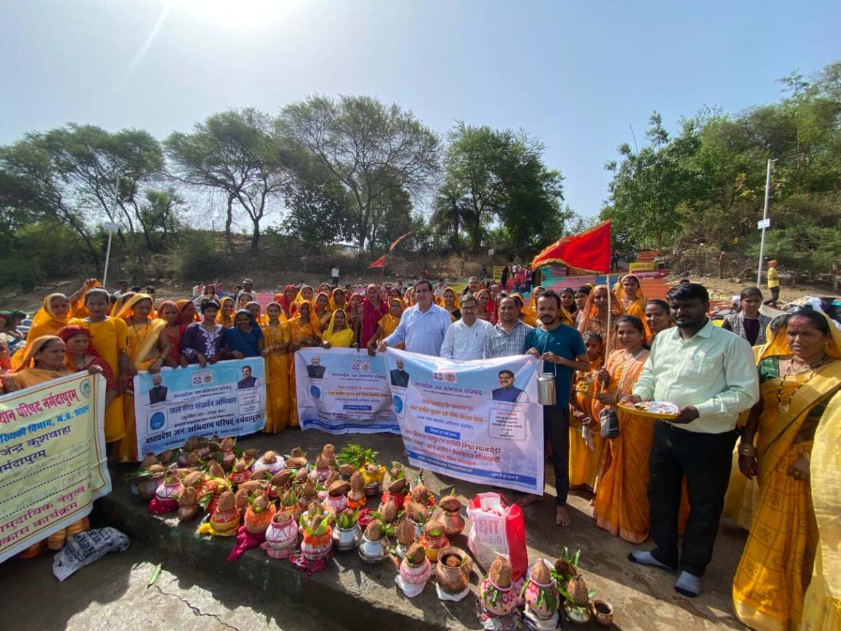 गंगा दशहरा पर नर्मदापुरम में निकली भव्य 12 ज्योतिर्लिंग कलश यात्रा (1)