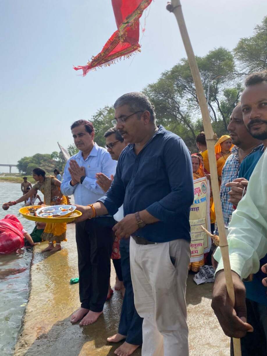 गंगा दशहरा पर नर्मदापुरम में निकली भव्य 12 ज्योतिर्लिंग कलश यात्रा (3)