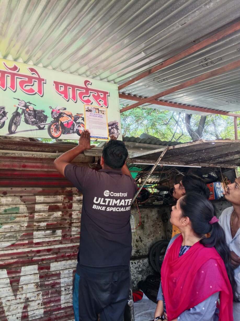 गैरिज लाइन नर्मदापुरम की दुकानों पर बाल श्रम का मामला, टास्क फोर्स ने की कार्यवाही (2)