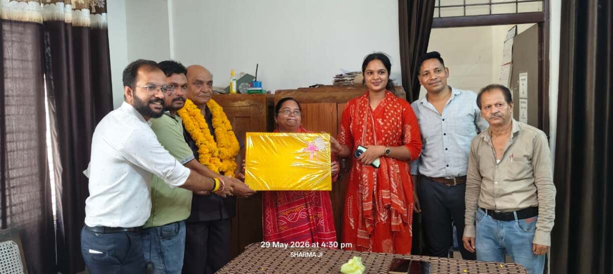 जनसंपर्क कार्यालय के सिनेमा ऑपरेटर श्री रविंद्र शर्मा हुए सेवानिवृत (2)