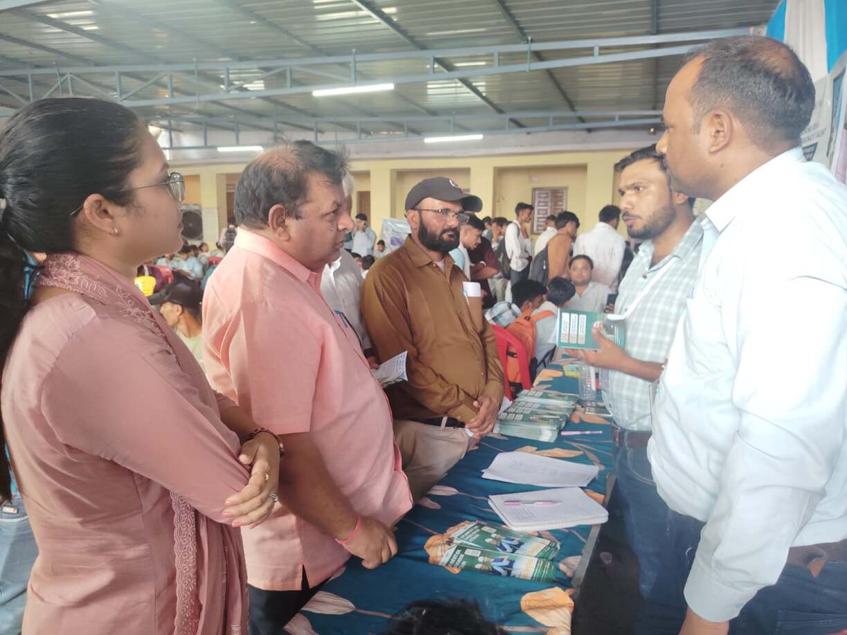 जिला स्तरीय रोजगार एवं स्वरोजगार मेला सम्पन्न (4)