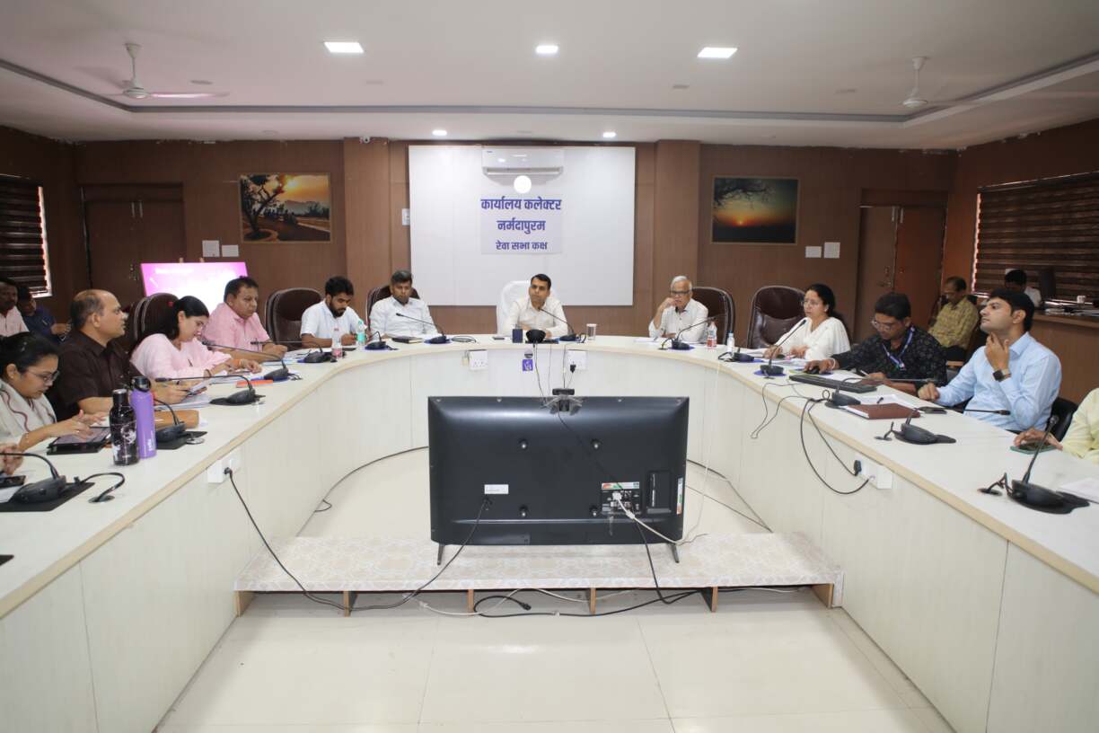 जिले में सुचारू रहे पेयजल आपूर्तक्टर श्री सोमेश मिश्रा (1)