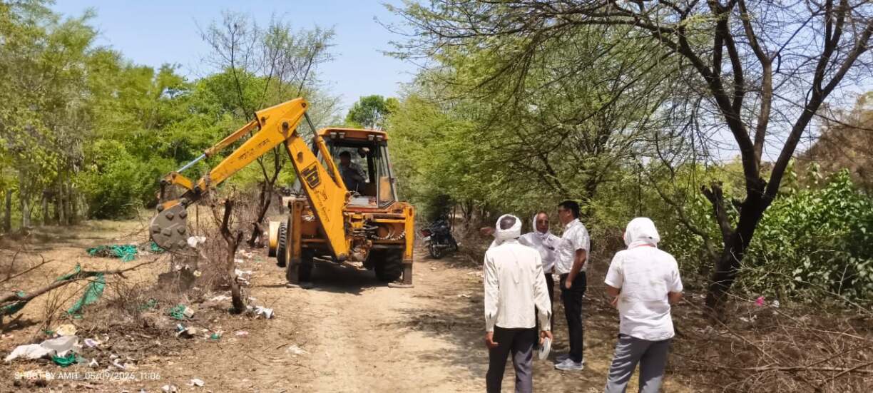नहरों से अतिक्रमण हटाने की कार्रवाई जारी (2)