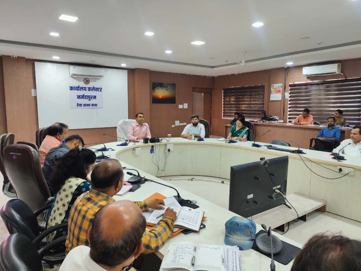 निर्धारि कलेक्_टर श्री मिश्रा (1)