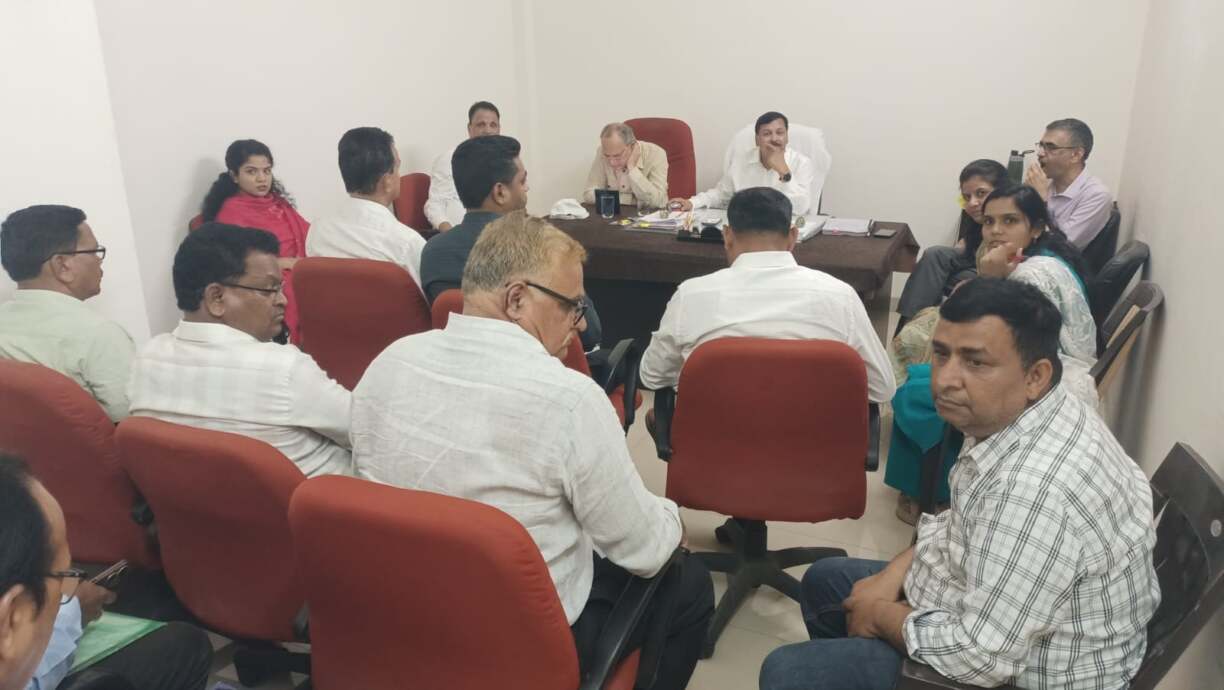 मानसून पूर्व कार्यों में तेजी लाने एवं राजस्व वसूली सुनिश्चित करने के निर्देश