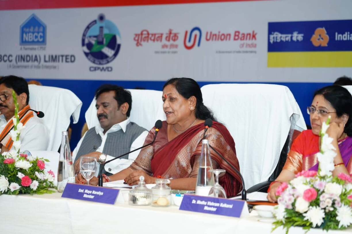 शहरी विकास और विरासत सांसद माया नारोलिया (1)