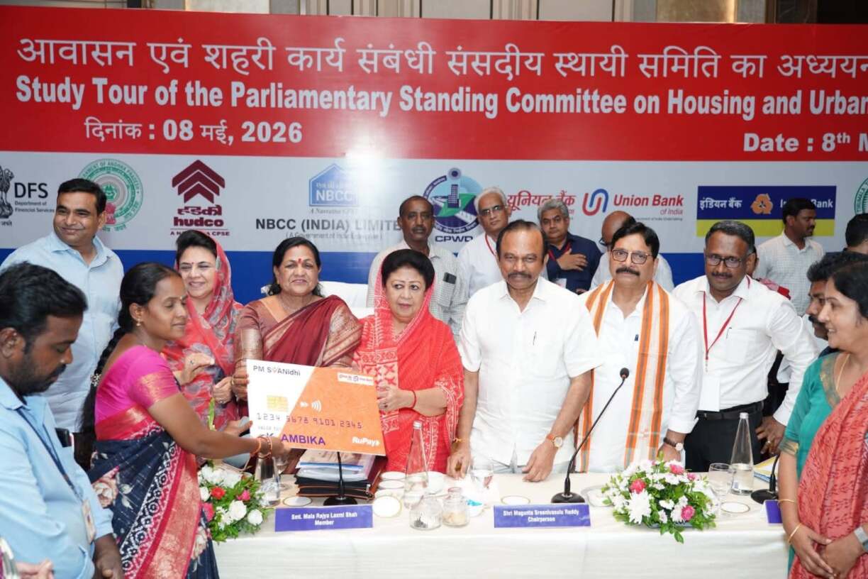 शहरी विकास और विरासत सांसद माया नारोलिया (3)