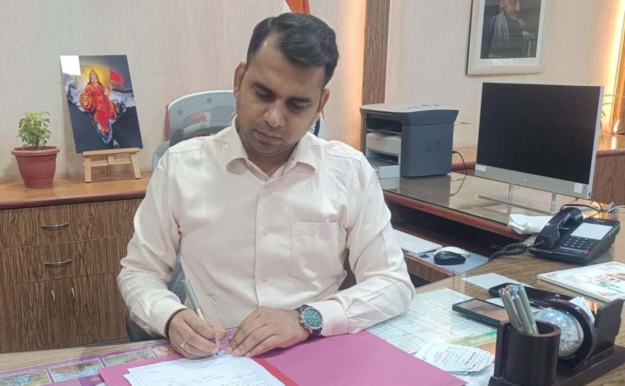शासकीय कार्यों सोमेश मिश्रा